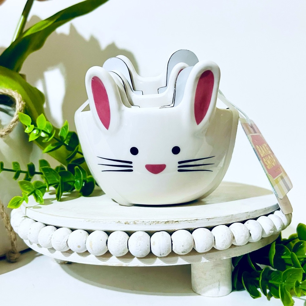 The Bake Shop Easter Bunny Measuring Cups